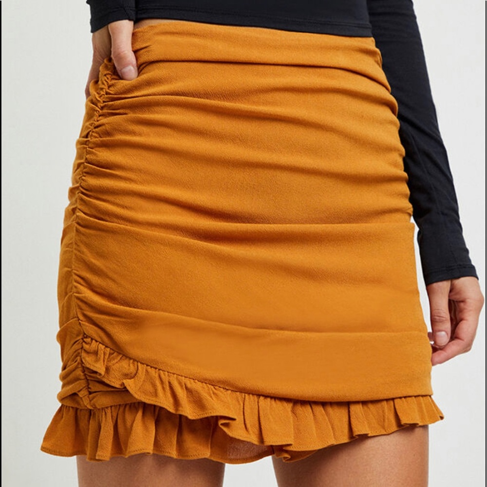 LA Hearts Ruched Mini Skirt - Like New!
